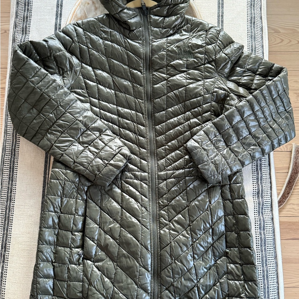 The North Face Women's Olive Puffer Coat. Size L